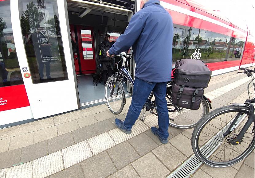 NRW-Verkehrsminister kritisiert Lindner-Aussage zum 49-Euro-Ticket