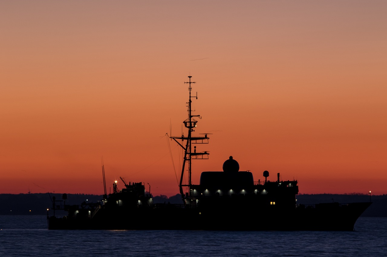 Russische Kriegsschiffe patrouillieren vor Kieler Hafen