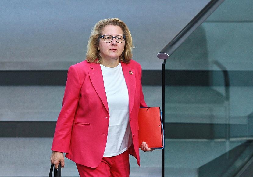 Entwicklungsministerin beklagt Einschnitte für ihr Ressort