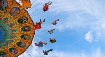 Tausende Mücken fallen über Freizeitpark-Besucher her