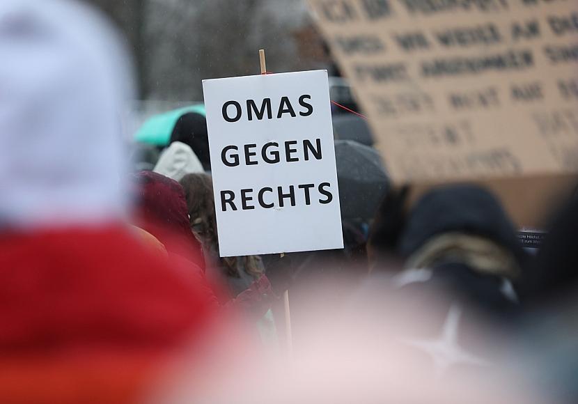 Konstantin Wecker bezeichnet sich als “Oma gegen rechts”