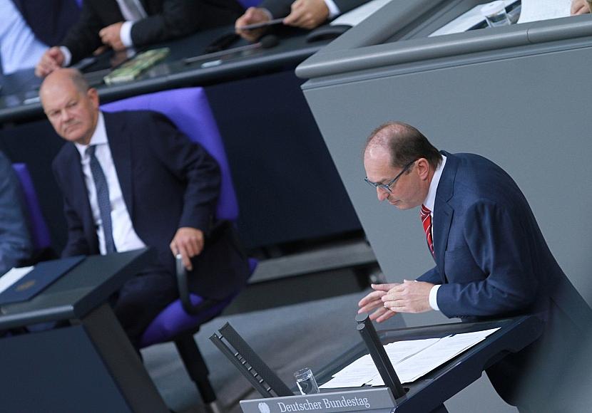 Merz überlässt Dobrindt Eröffnung der Generaldebatte im Bundestag