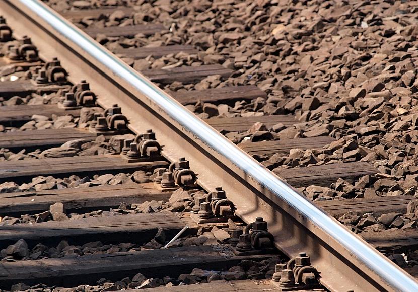 NRW: Regionalbahn fährt auf stehenden Güterzug auf