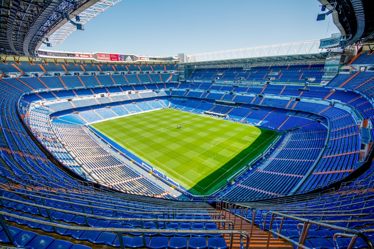 Terrorist rast bei Stadion in Menschenmenge und tötet Dutzende